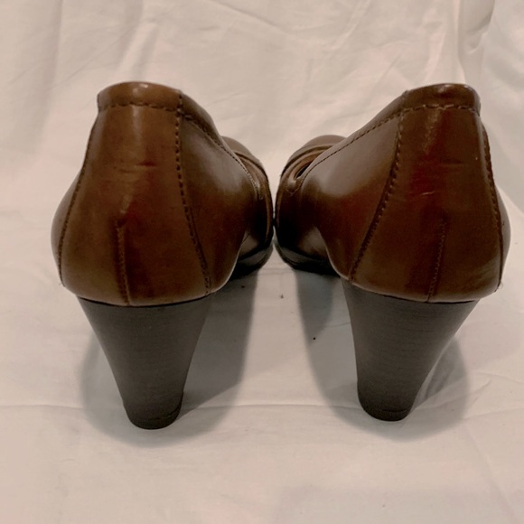 COPY - NWOT Aldo caramel brown leather pumps with stacked heels and toe buckles. - Picture 4 of 8